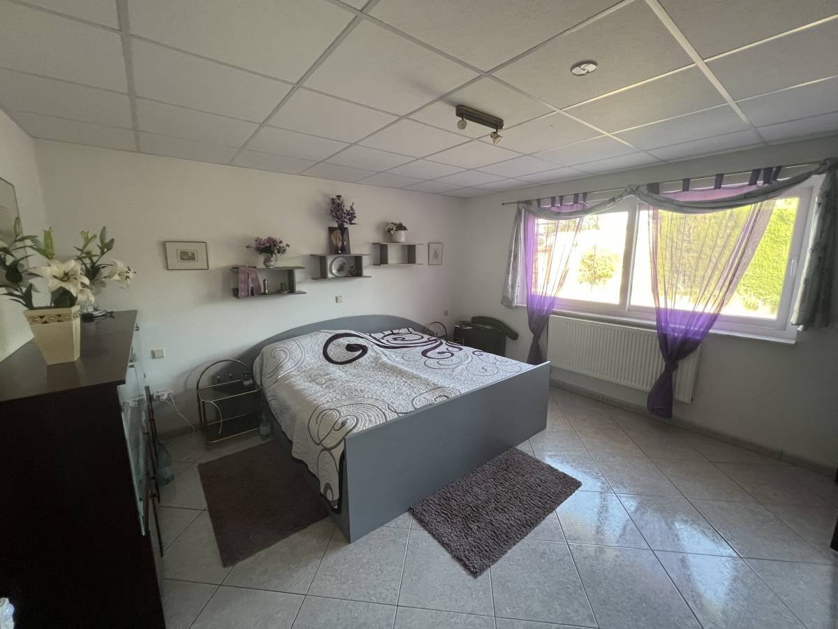 Detached house for sale just 3 km to the town of Castalla, with 221 m² built (approx. 200 m² usable).It features 3 spacious bedrooms with two bathr...