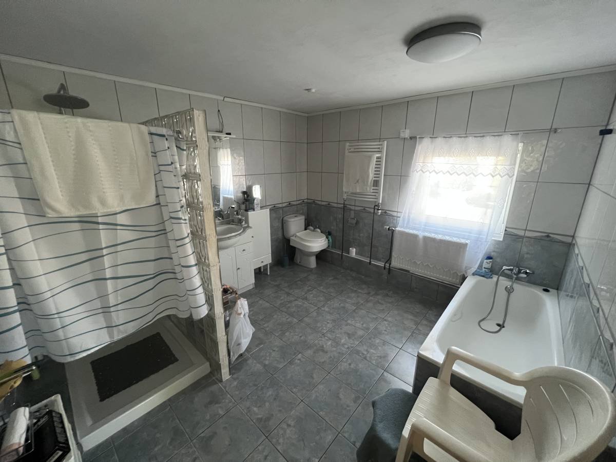 Detached house for sale just 3 km to the town of Castalla, with 221 m² built (approx. 200 m² usable).It features 3 spacious bedrooms with two bathr...