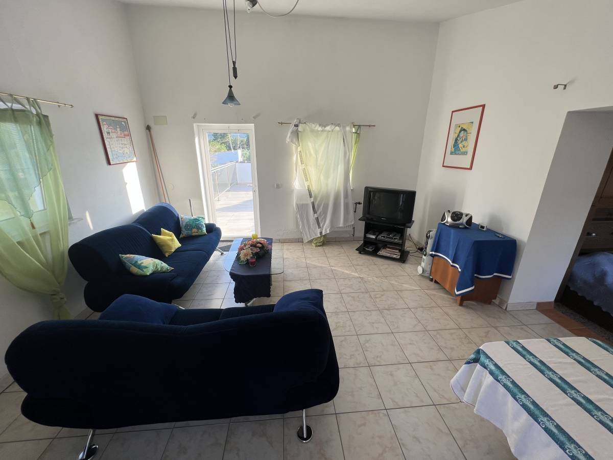 Detached house for sale just 3 km to the town of Castalla, with 221 m² built (approx. 200 m² usable).It features 3 spacious bedrooms with two bathr...