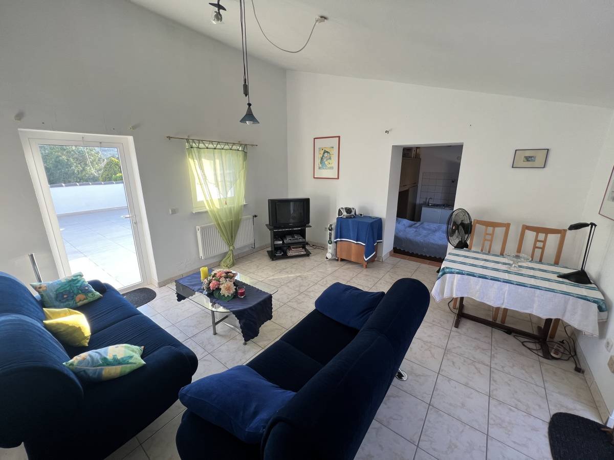 Detached house for sale just 3 km to the town of Castalla, with 221 m² built (approx. 200 m² usable).It features 3 spacious bedrooms with two bathr...