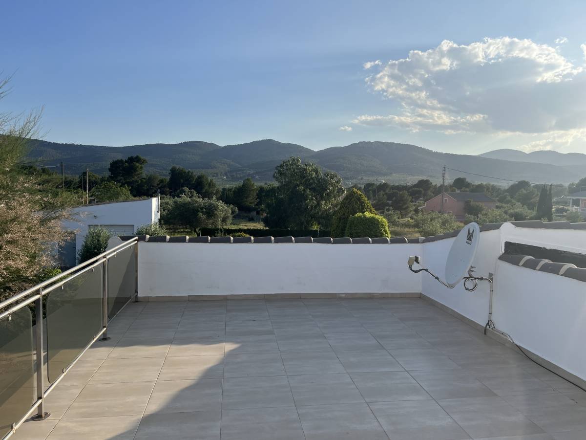 Detached house for sale just 3 km to the town of Castalla, with 221 m² built (approx. 200 m² usable).It features 3 spacious bedrooms with two bathr...