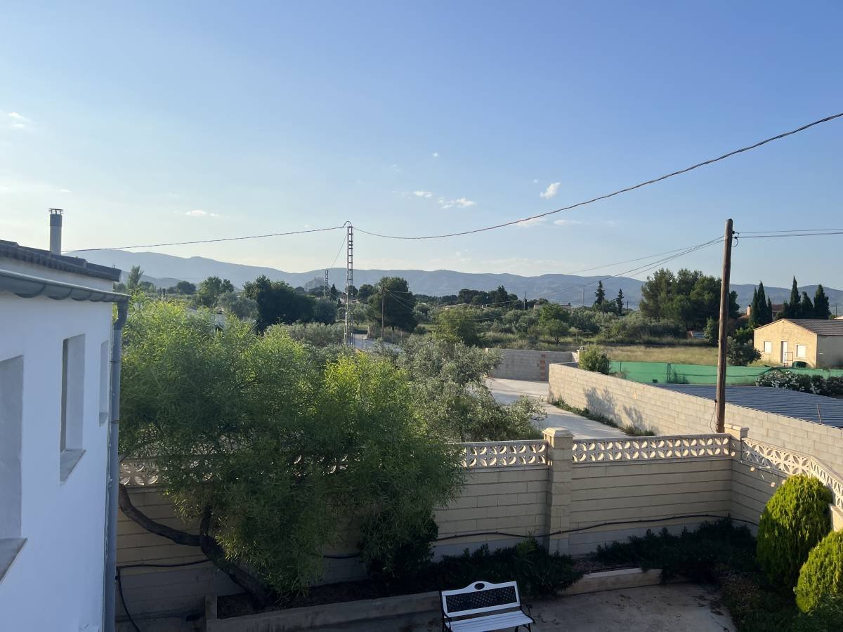 Detached house for sale just 3 km to the town of Castalla, with 221 m² built (approx. 200 m² usable).It features 3 spacious bedrooms with two bathr...