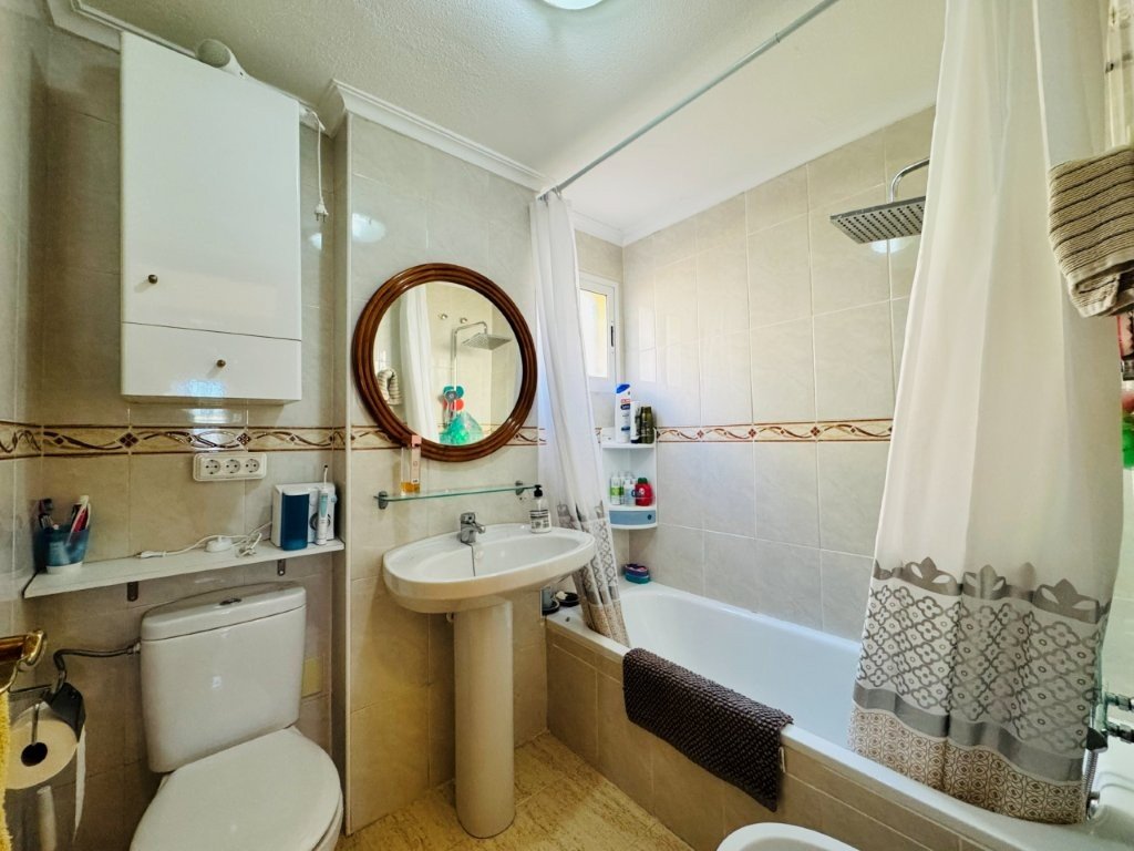   This ground-floor apartment is located in La Mata, next to the Molino del Agua park and the Parquemar residential complex.It sits on a 200 m² plo...