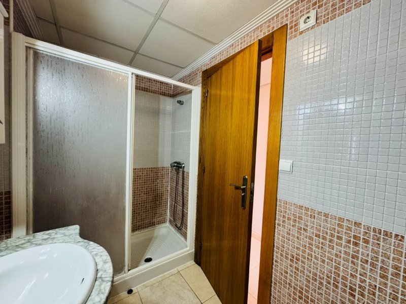   This apartment is located in Nueva Torrevieja. The building was constructed in 1999. The apartment has approximately 70 square meters of living s...