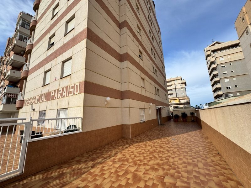   This apartment is located in Nueva Torrevieja. The building was constructed in 1999. The apartment has approximately 70 square meters of living s...