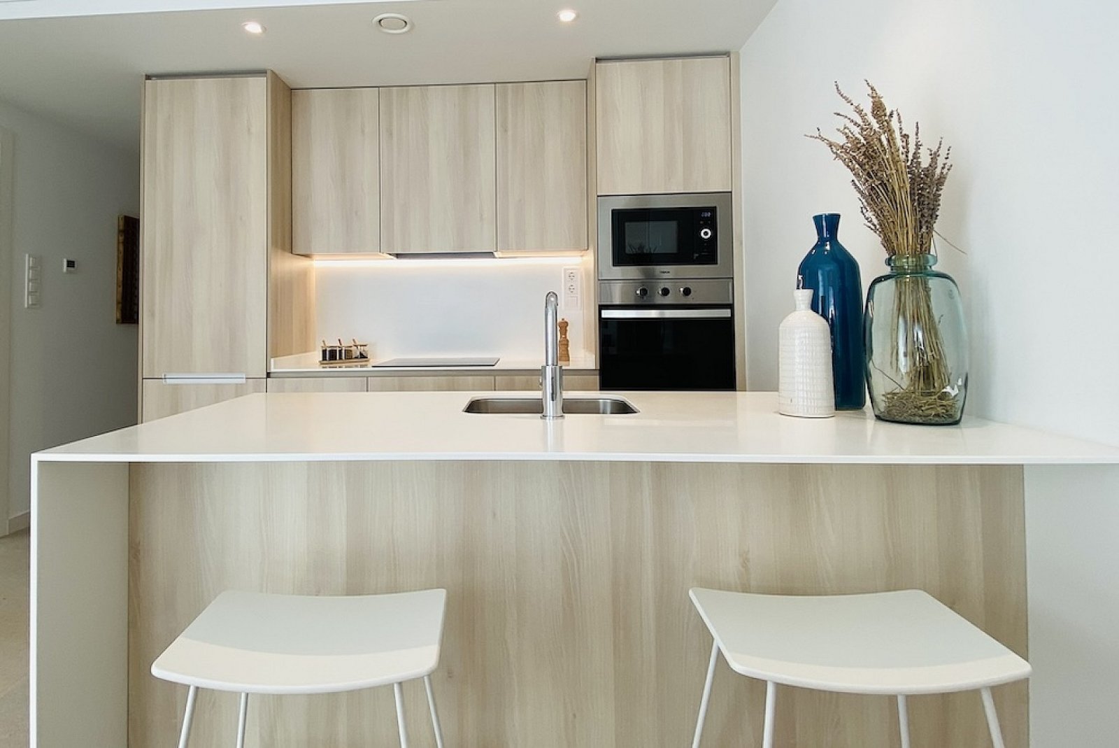 <p>Apartments - solarium provided with 3 Bedrooms and 2 Bathrooms, communal swimming pool and parking spot. </p><p>Small-scale complex of 16 apartm...