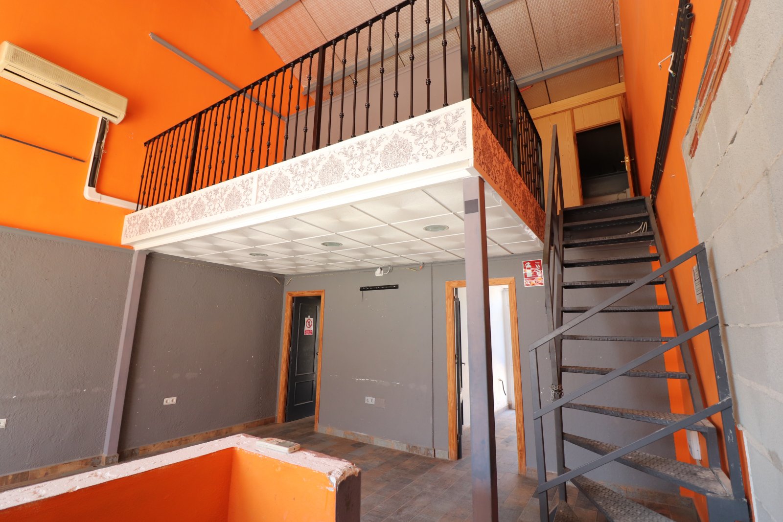   <br />	  Business Type: Empty Unit (FREEHOLD)<br /><br /><br />	  East Facing, Empty Unit in La Finca Golf Resort, Algorfa. Situated on the first...