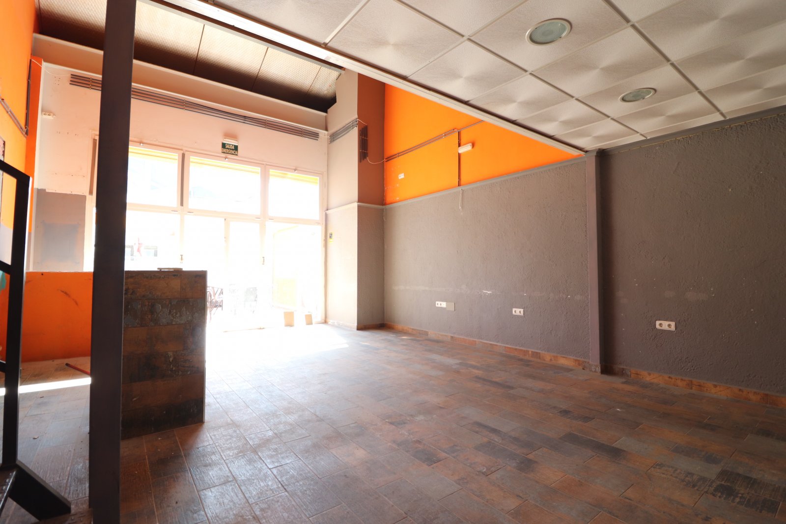   <br />	  Business Type: Empty Unit (FREEHOLD)<br /><br /><br />	  East Facing, Empty Unit in La Finca Golf Resort, Algorfa. Situated on the first...