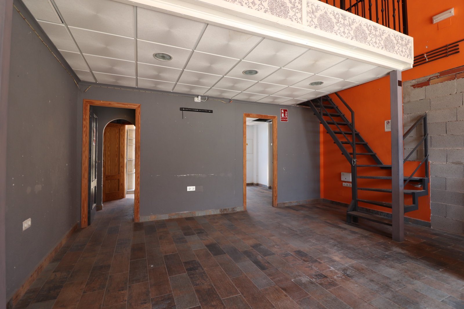   <br />	  Business Type: Empty Unit (FREEHOLD)<br /><br /><br />	  East Facing, Empty Unit in La Finca Golf Resort, Algorfa. Situated on the first...