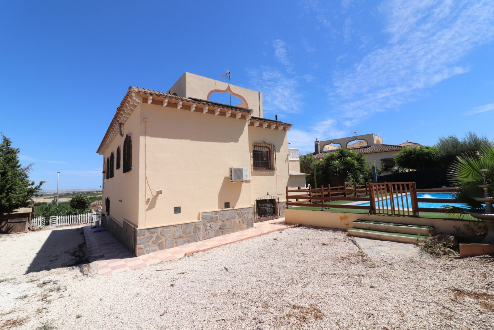   This Character, East Facing, Three Bedroom, Detached Villa in Lomas de la Juliana, a prestigious urbanisation located between the village of Algo...