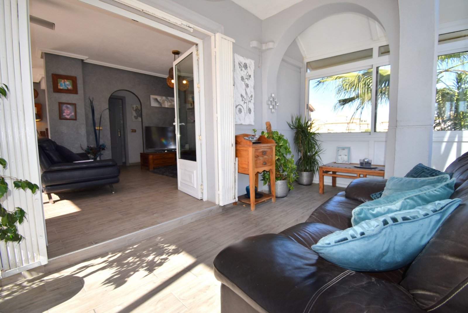   This South Facing, Four Bedroom Detached Villa in Playa Flamenca is located in the coveted area of Orihuela Costa, offering an enviable combinati...