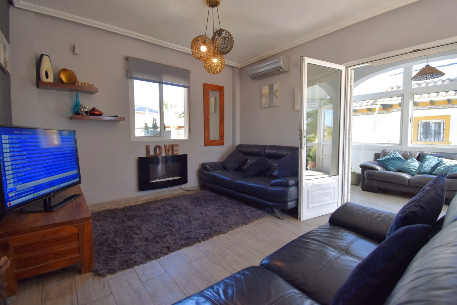   This South Facing, Four Bedroom Detached Villa in Playa Flamenca is located in the coveted area of Orihuela Costa, offering an enviable combinati...