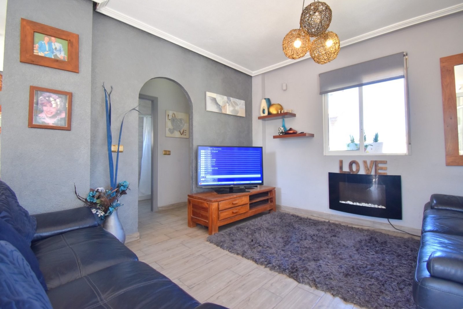   This South Facing, Four Bedroom Detached Villa in Playa Flamenca is located in the coveted area of Orihuela Costa, offering an enviable combinati...