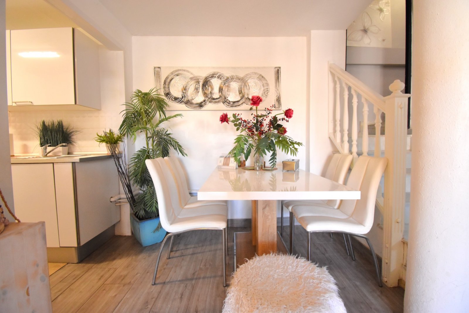   This South Facing, Four Bedroom Detached Villa in Playa Flamenca is located in the coveted area of Orihuela Costa, offering an enviable combinati...