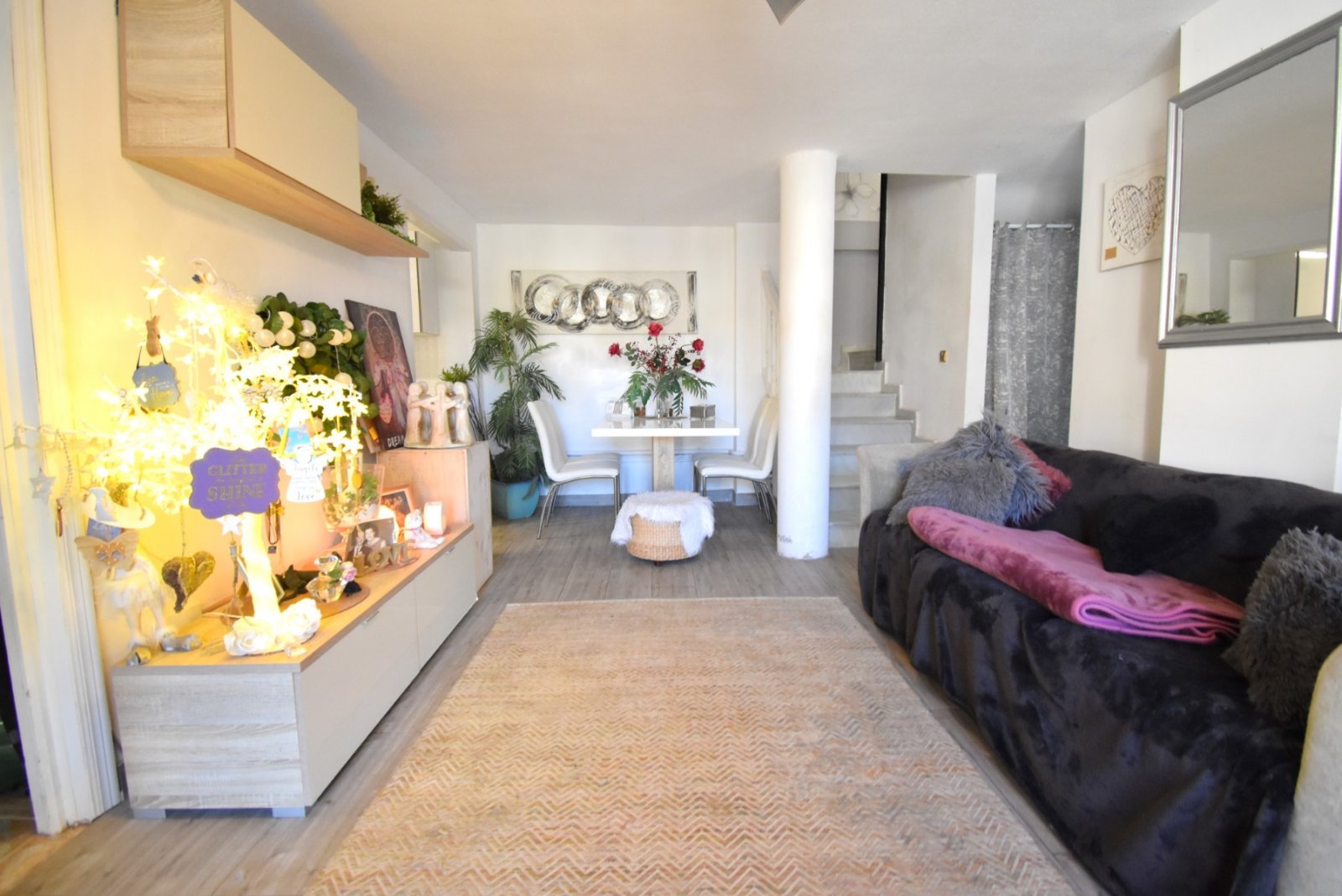   This South Facing, Four Bedroom Detached Villa in Playa Flamenca is located in the coveted area of Orihuela Costa, offering an enviable combinati...