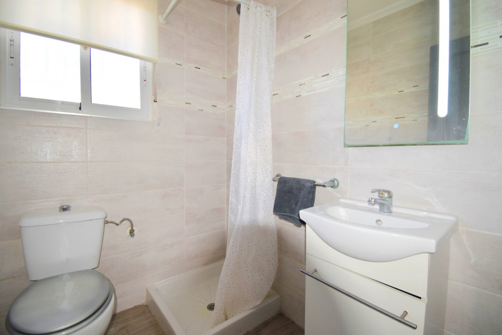   This South Facing, Four Bedroom Detached Villa in Playa Flamenca is located in the coveted area of Orihuela Costa, offering an enviable combinati...