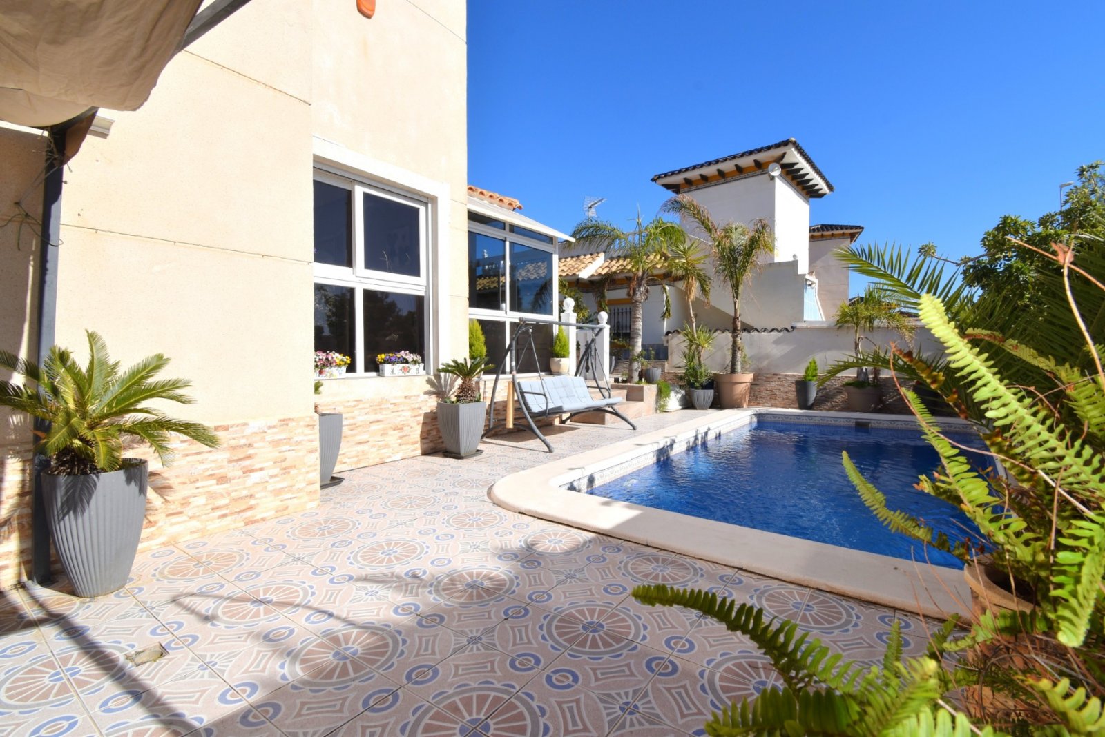   This South Facing, Four Bedroom Detached Villa in Playa Flamenca is located in the coveted area of Orihuela Costa, offering an enviable combinati...