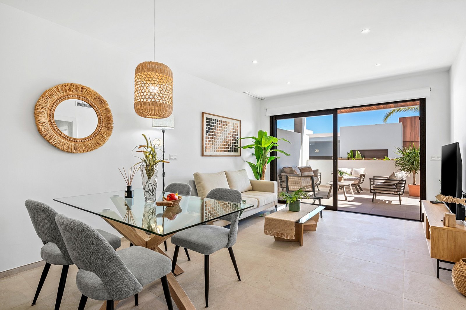 <p>Apartment with garden provided with 2 Bedrooms and 2 Bathrooms, communal swimming pool and parking spot. </p><p>This development offers a combin...