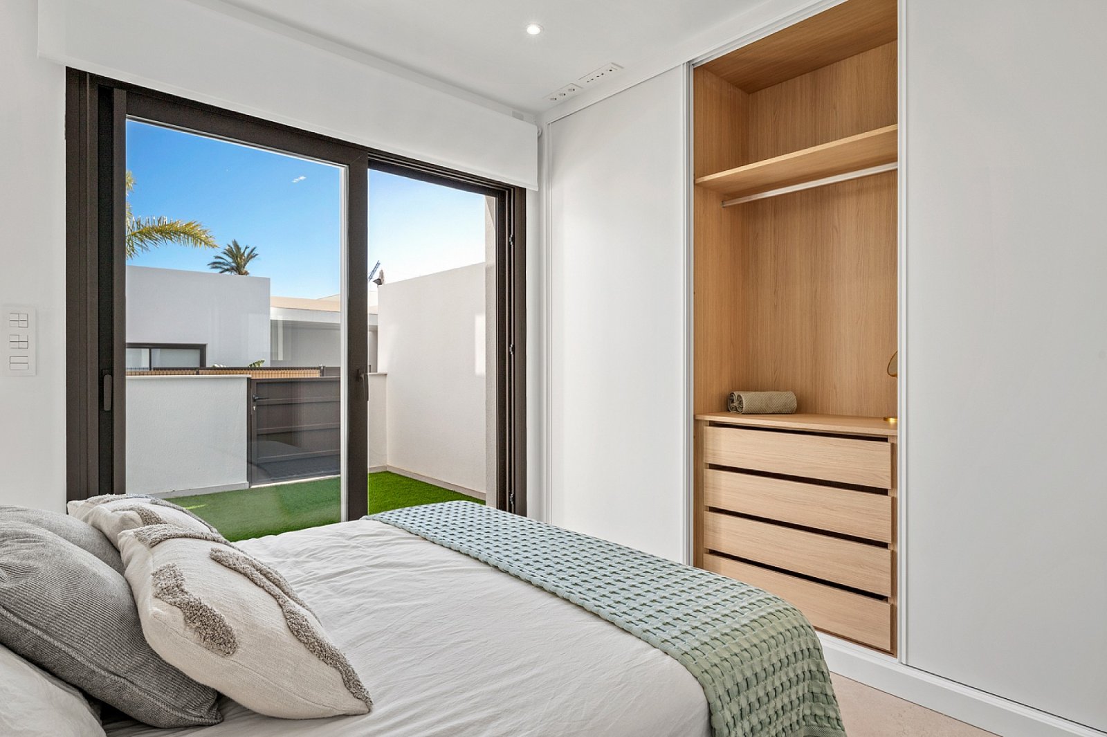<p>Apartment with garden provided with 2 Bedrooms and 2 Bathrooms, communal swimming pool and parking spot. </p><p>This development offers a combin...