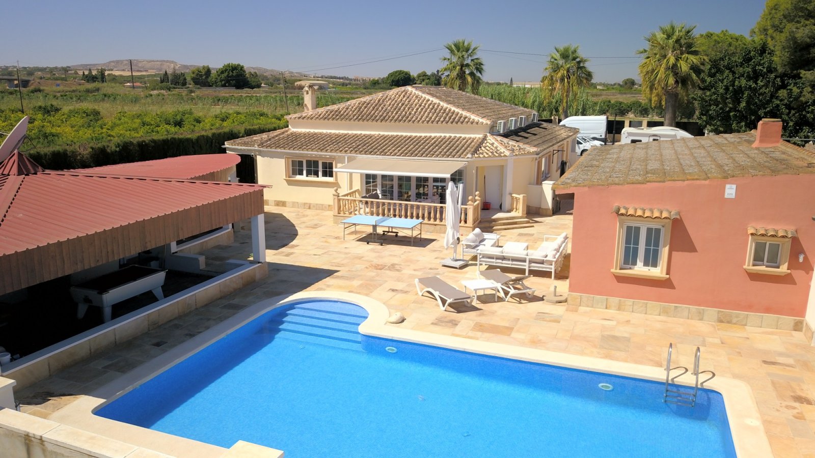 Charmante Landvilla mit Outdoor-Küche und Pool