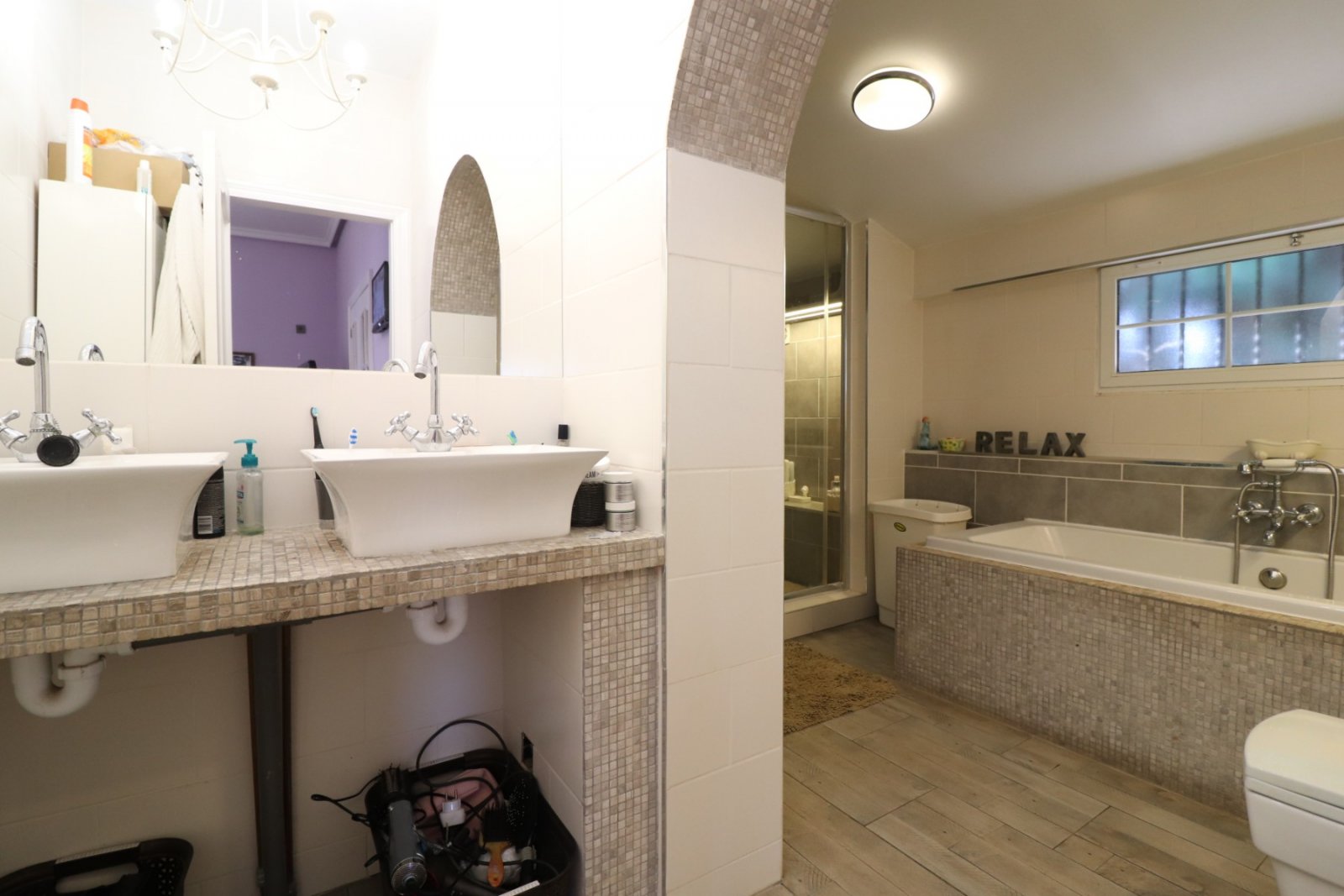 Charmante Landvilla mit Outdoor-Küche und Pool