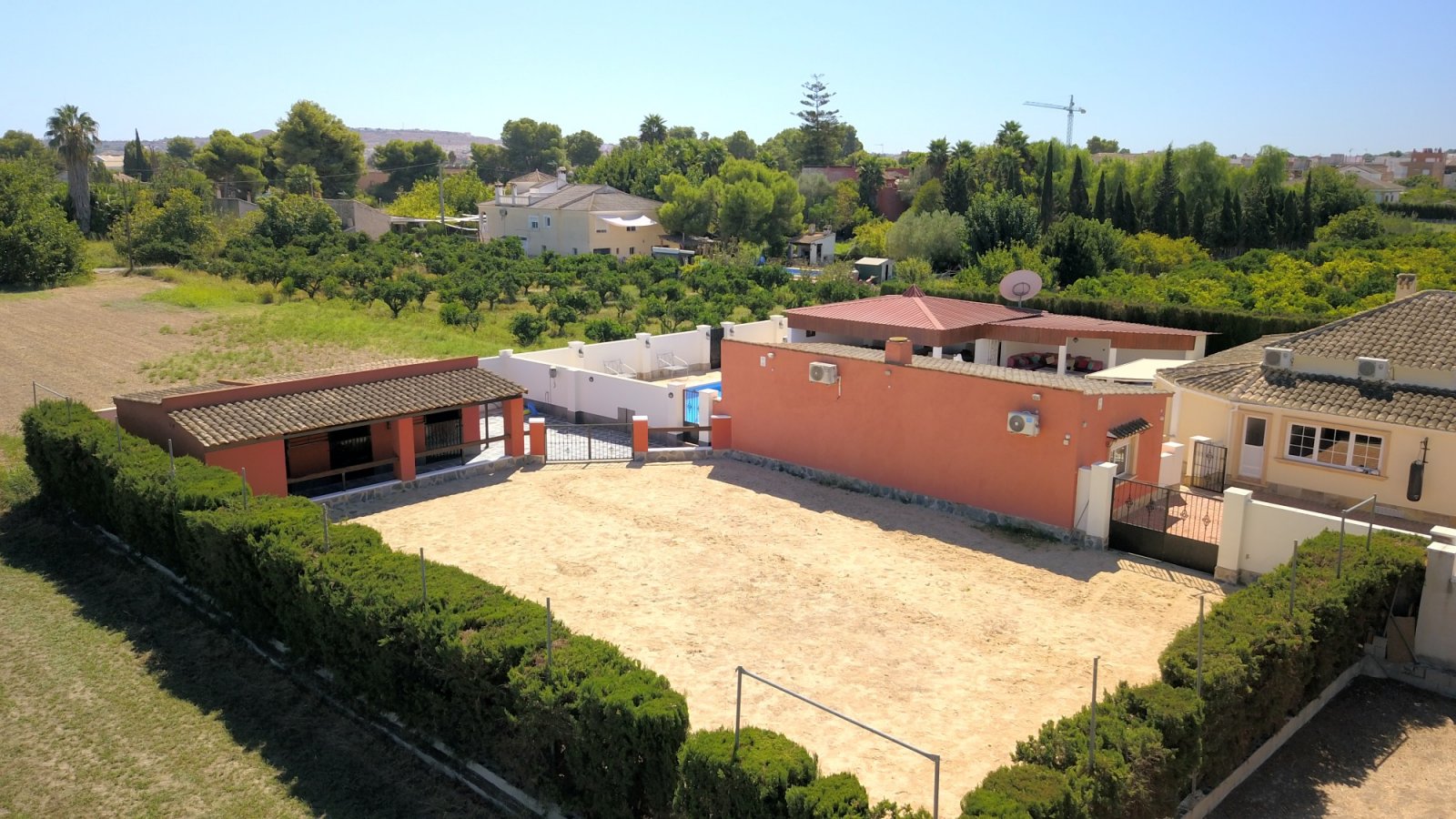 Charmante Landvilla mit Outdoor-Küche und Pool