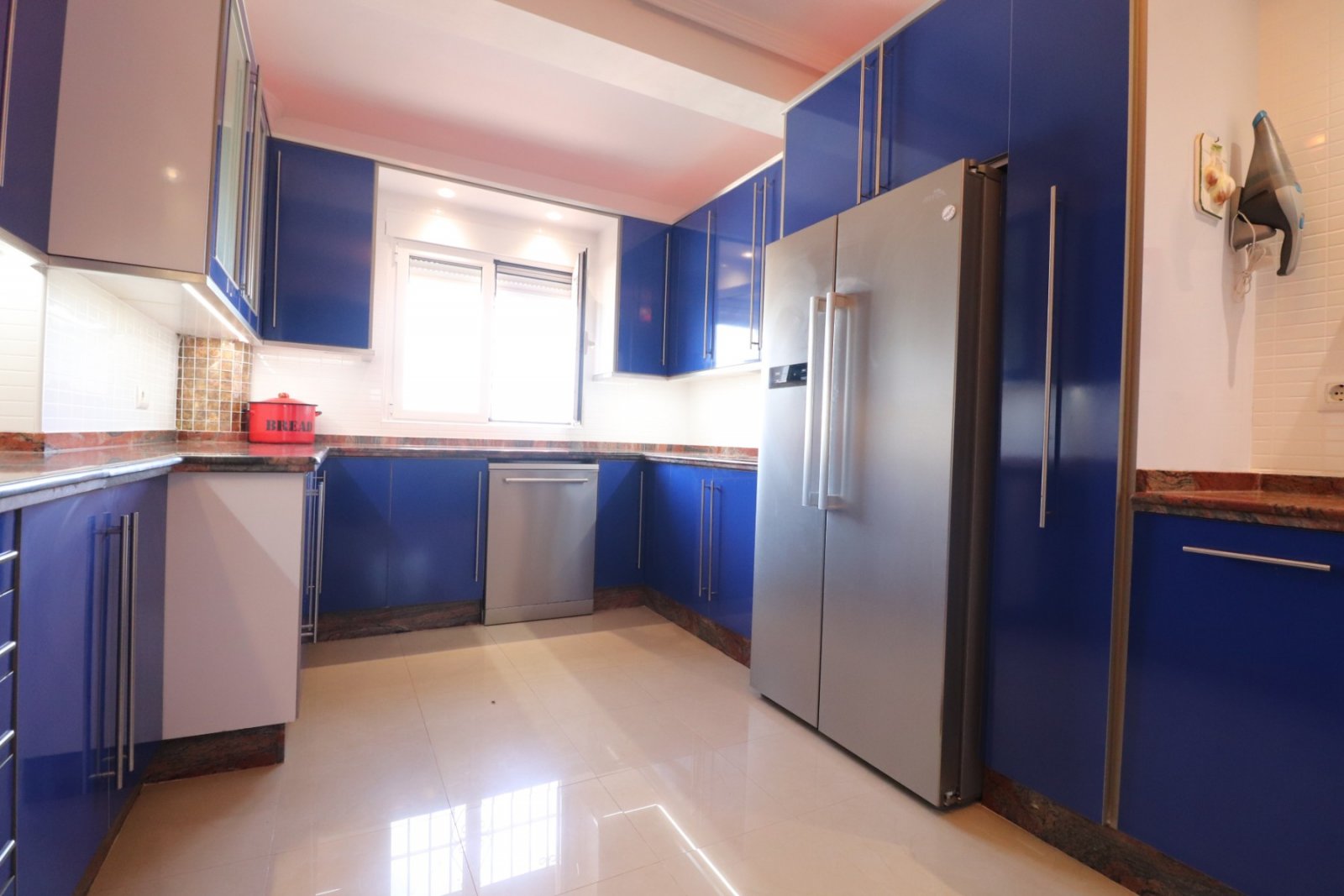   This Incredible, Three Bedroom, Detached Villa in Lomas de la Juliana is located in a prestigious residential area, just a 5-minute drive from Al...