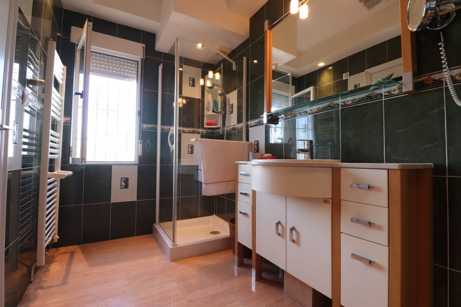   This Incredible, Three Bedroom, Detached Villa in Lomas de la Juliana is located in a prestigious residential area, just a 5-minute drive from Al...