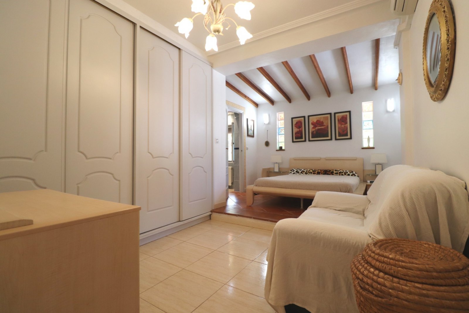   This Incredible, Three Bedroom, Detached Villa in Lomas de la Juliana is located in a prestigious residential area, just a 5-minute drive from Al...