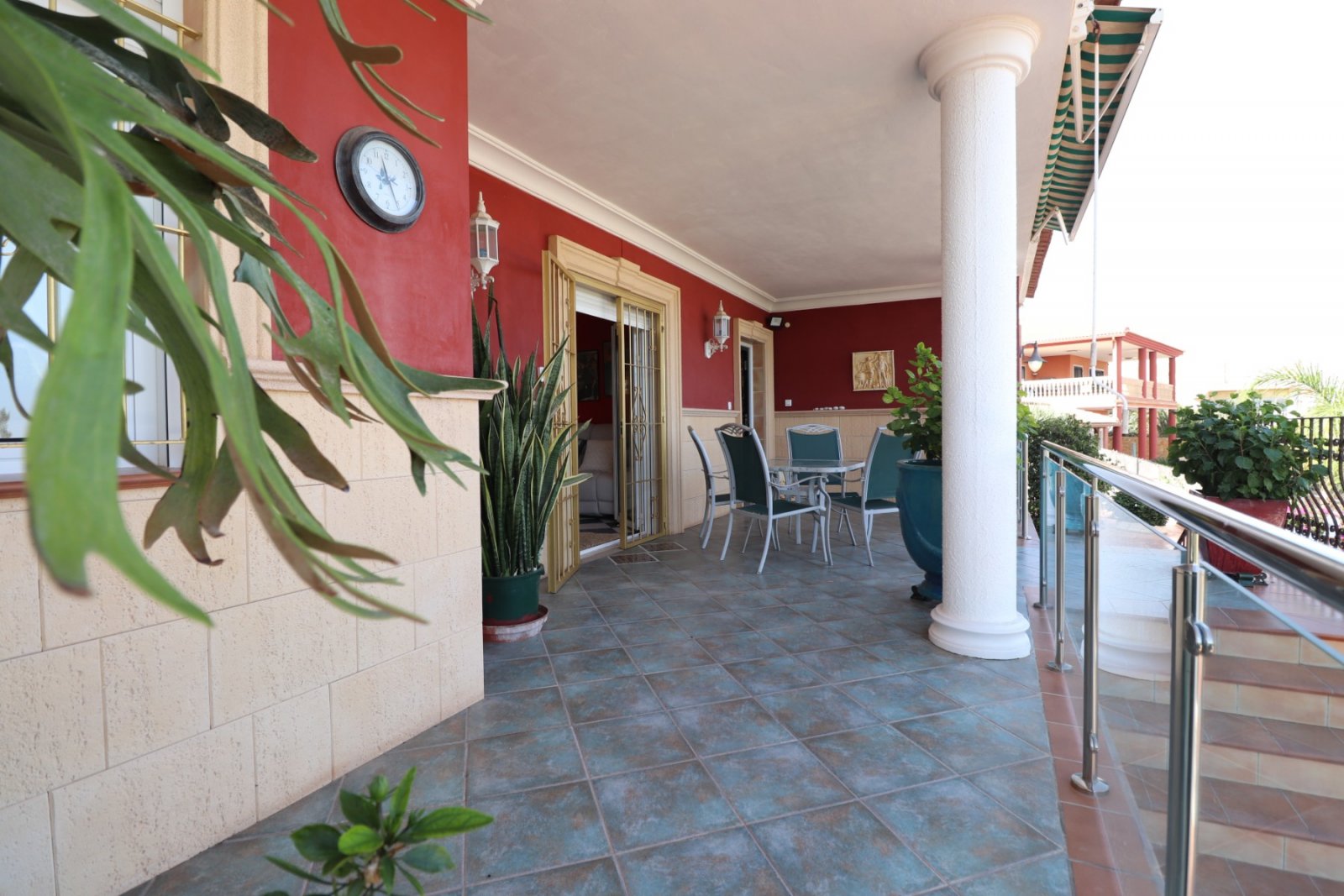   This Incredible, Three Bedroom, Detached Villa in Lomas de la Juliana is located in a prestigious residential area, just a 5-minute drive from Al...