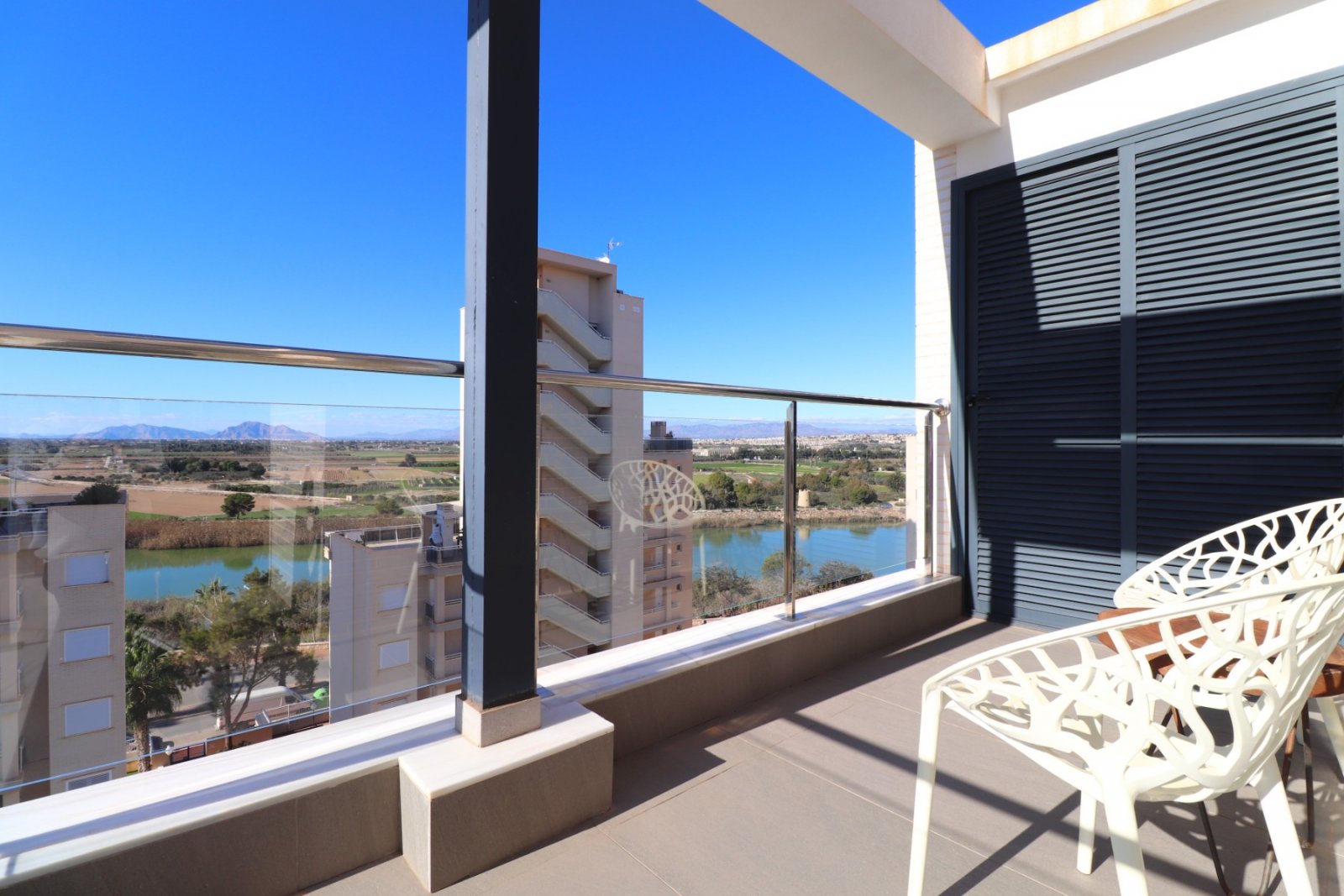   This East Facing, Penthouse, Three Bedroom, Luxurious Apartment in Guardamar del Segura, is located in a highly sought-after area, just a 10-minu...