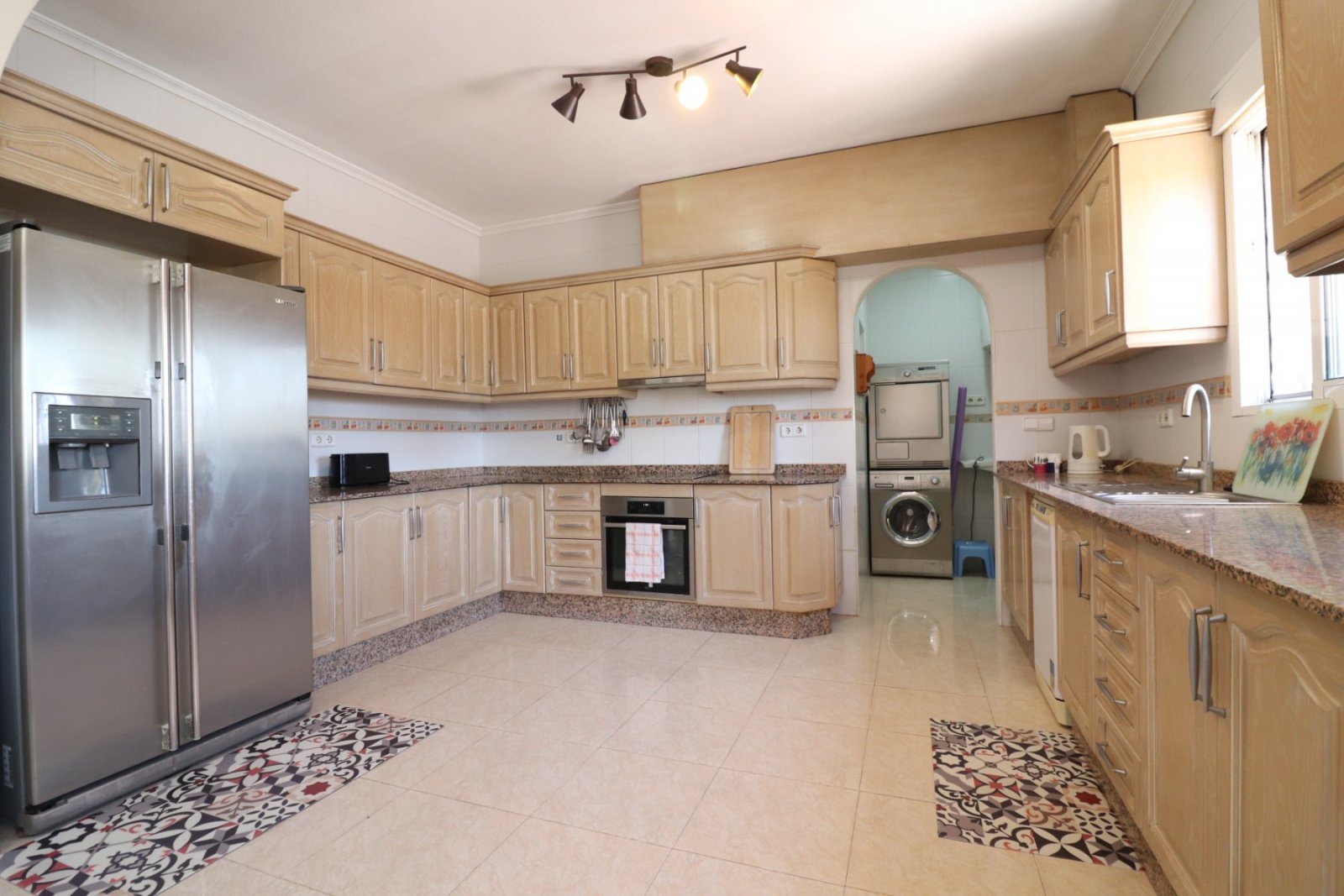   This South Facing, Three Bedroom, Country Villa in Catral is located in the beautiful open countryside, enjoying mountain views yet only a 5 minu...