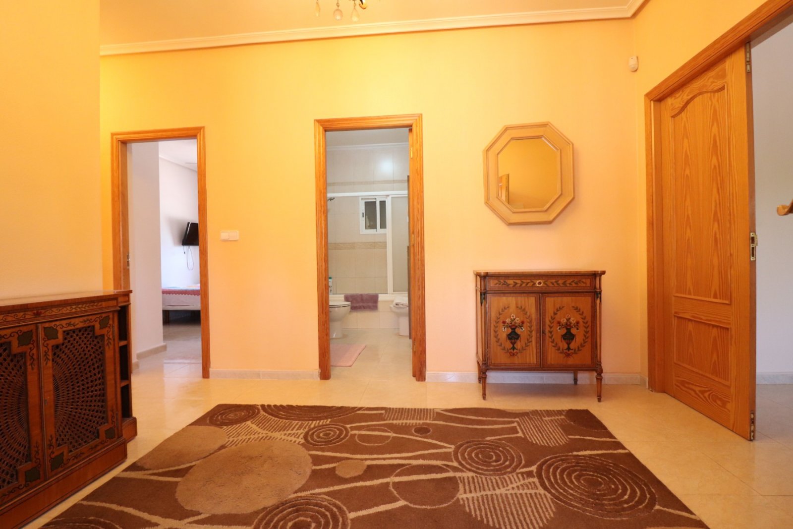   This South Facing, Three Bedroom, Country Villa in Catral is located in the beautiful open countryside, enjoying mountain views yet only a 5 minu...