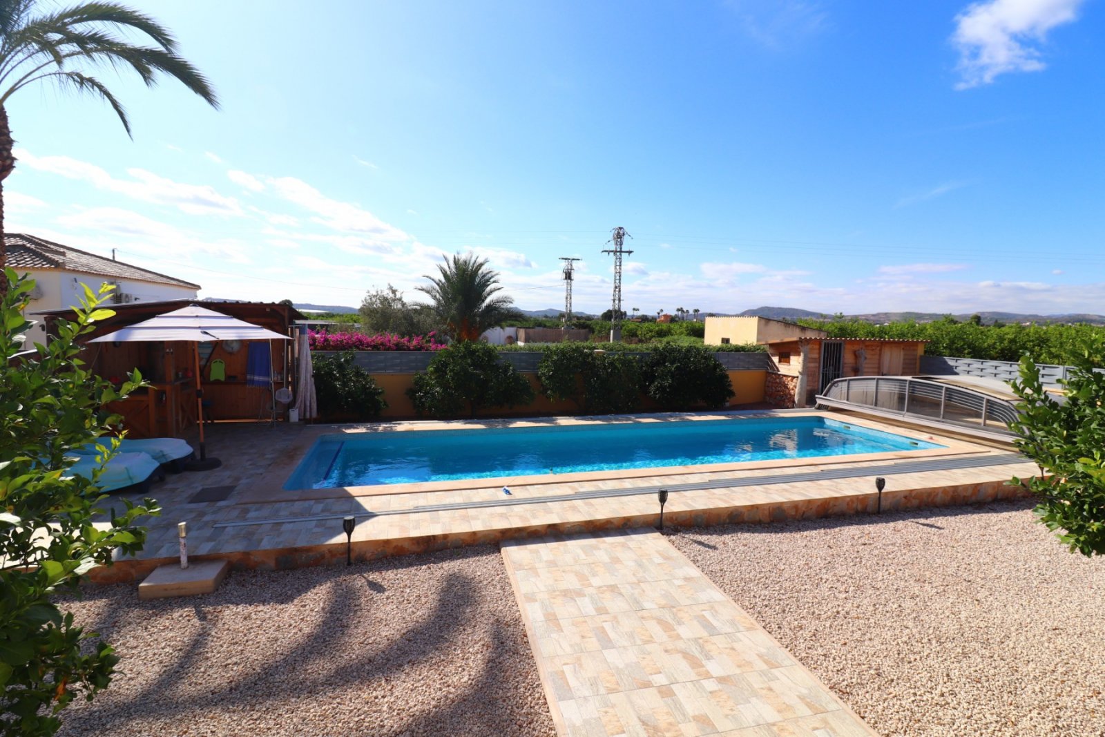   This South Facing, Three Bedroom, Detached Country Villa in La Campaneta is located amongst beautiful citrus groves with a stunning mountain back...