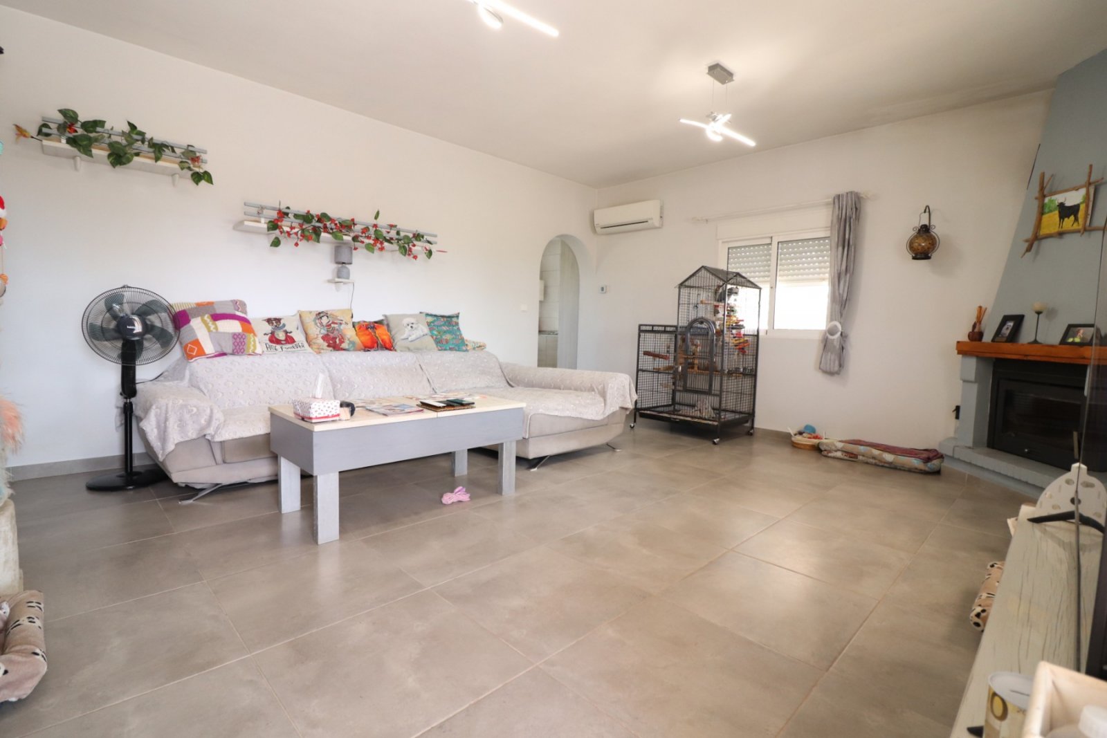   This South Facing, Three Bedroom, Detached Country Villa in La Campaneta is located amongst beautiful citrus groves with a stunning mountain back...