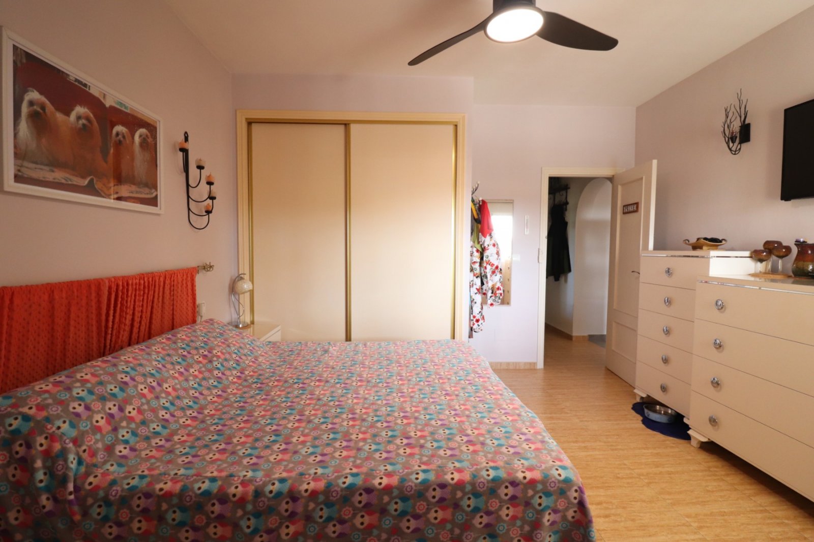   This South Facing, Three Bedroom, Detached Country Villa in La Campaneta is located amongst beautiful citrus groves with a stunning mountain back...