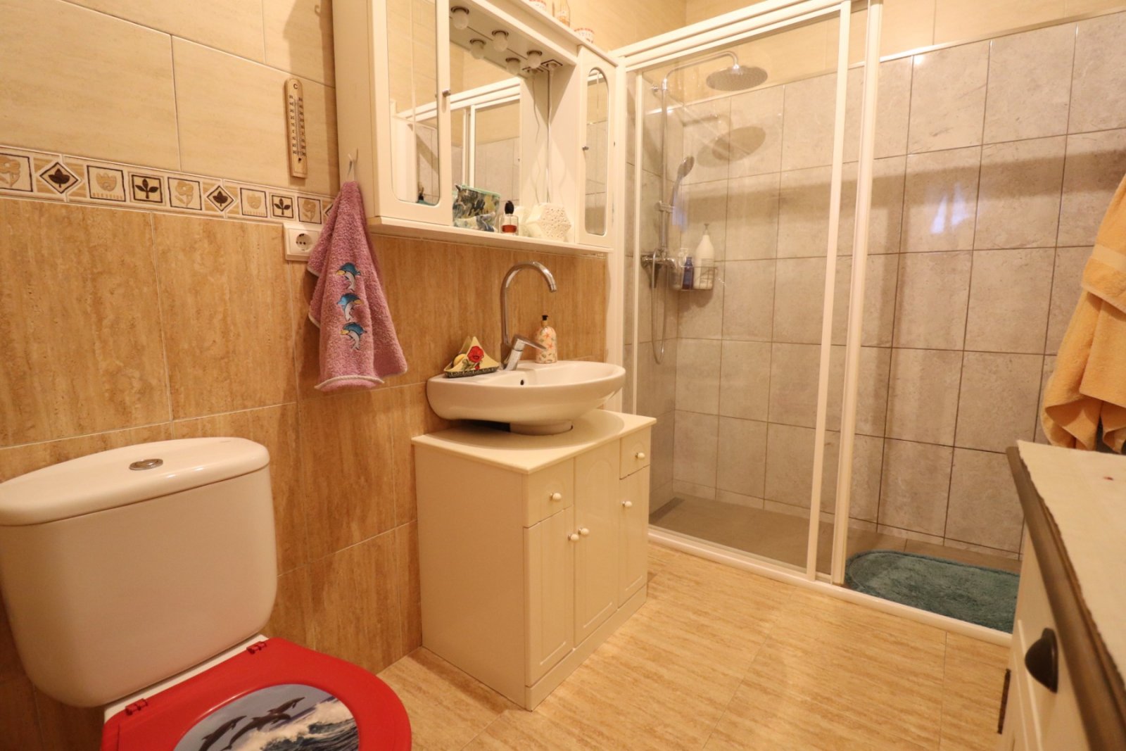   This South Facing, Three Bedroom, Detached Country Villa in La Campaneta is located amongst beautiful citrus groves with a stunning mountain back...