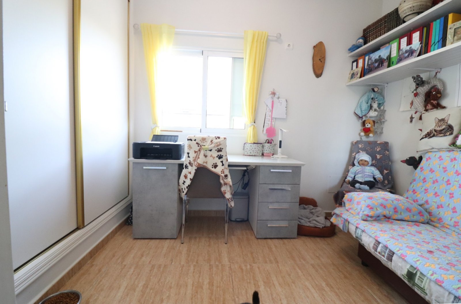   This South Facing, Three Bedroom, Detached Country Villa in La Campaneta is located amongst beautiful citrus groves with a stunning mountain back...