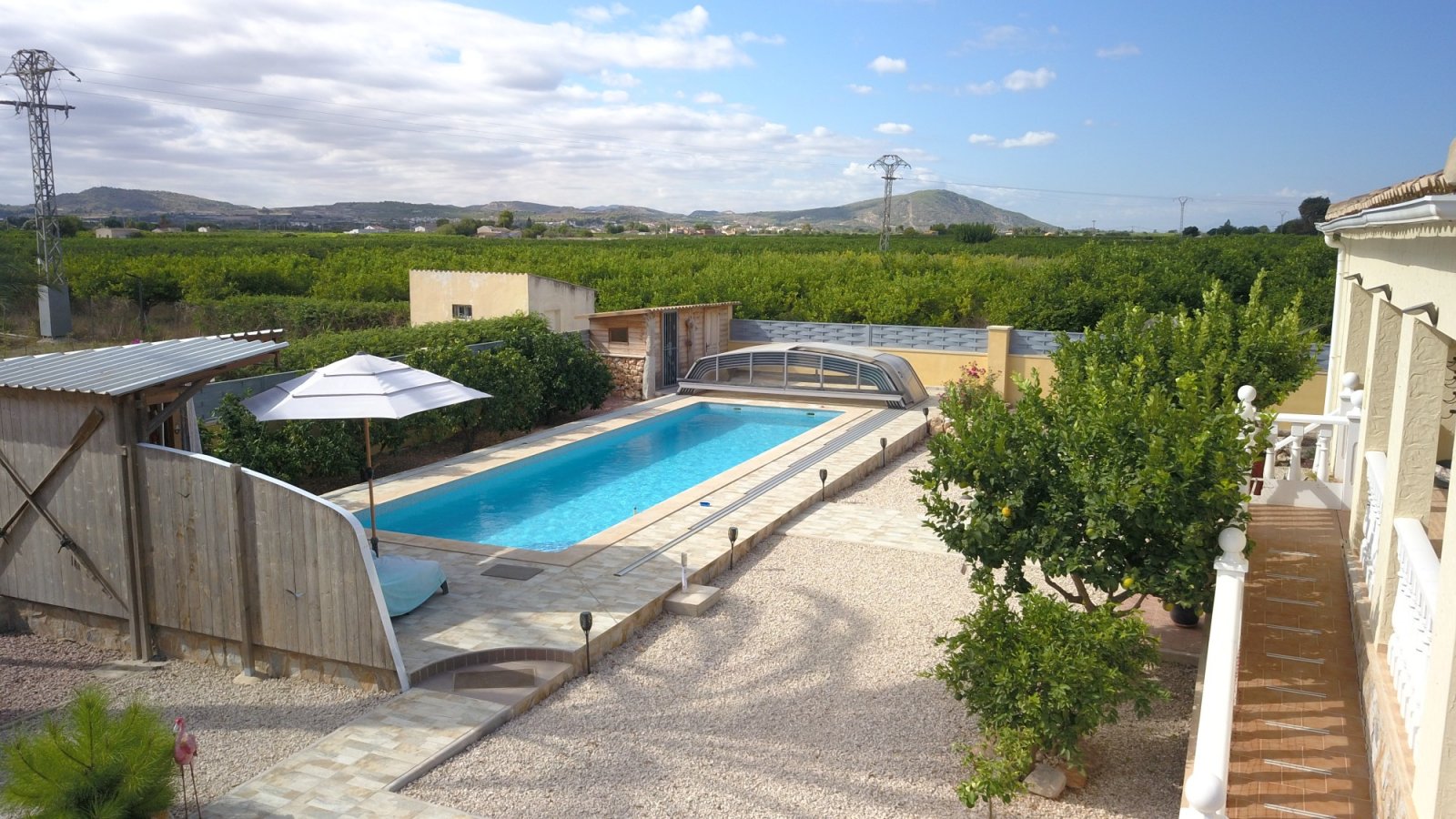   This South Facing, Three Bedroom, Detached Country Villa in La Campaneta is located amongst beautiful citrus groves with a stunning mountain back...