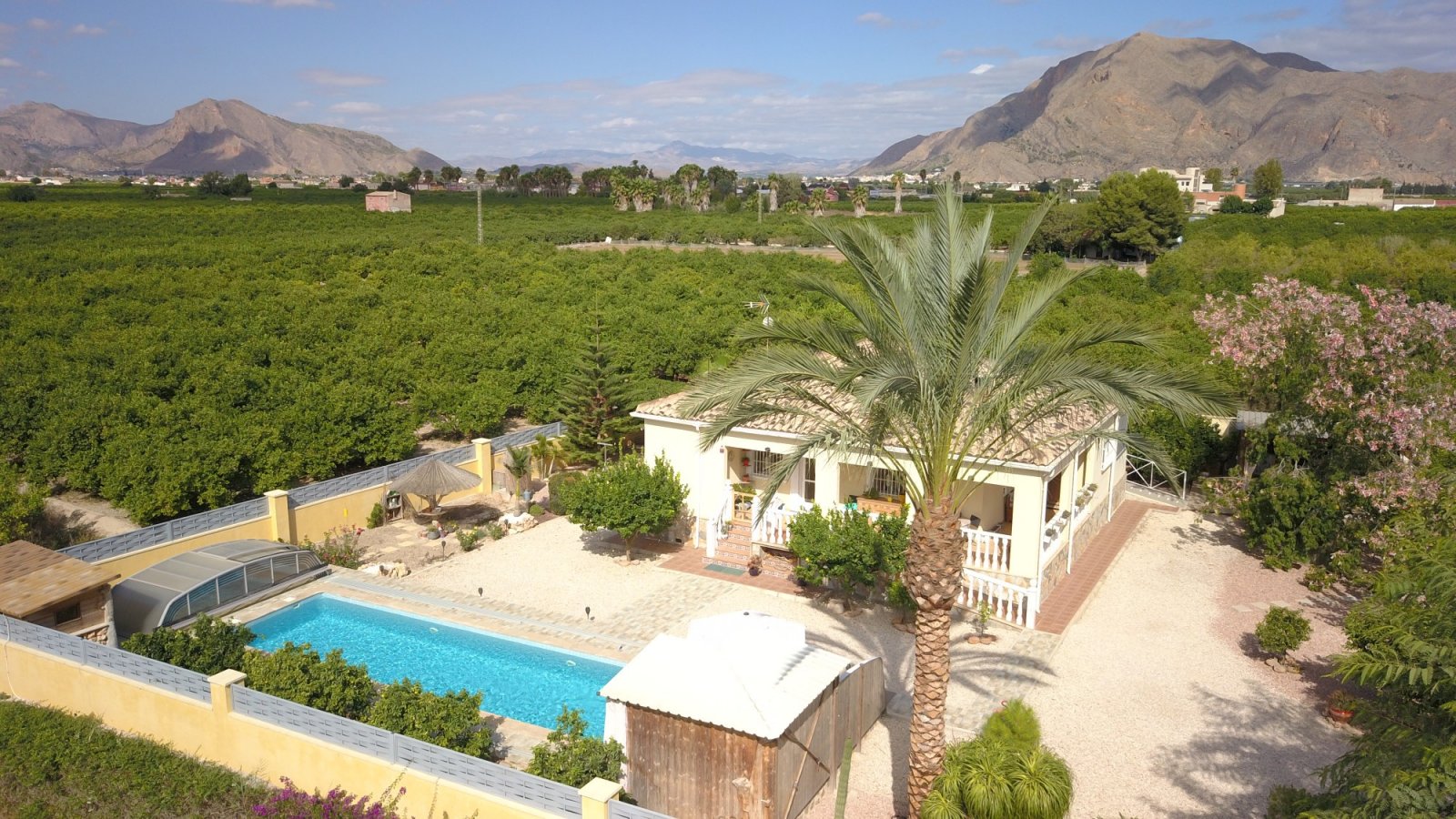   This South Facing, Three Bedroom, Detached Country Villa in La Campaneta is located amongst beautiful citrus groves with a stunning mountain back...