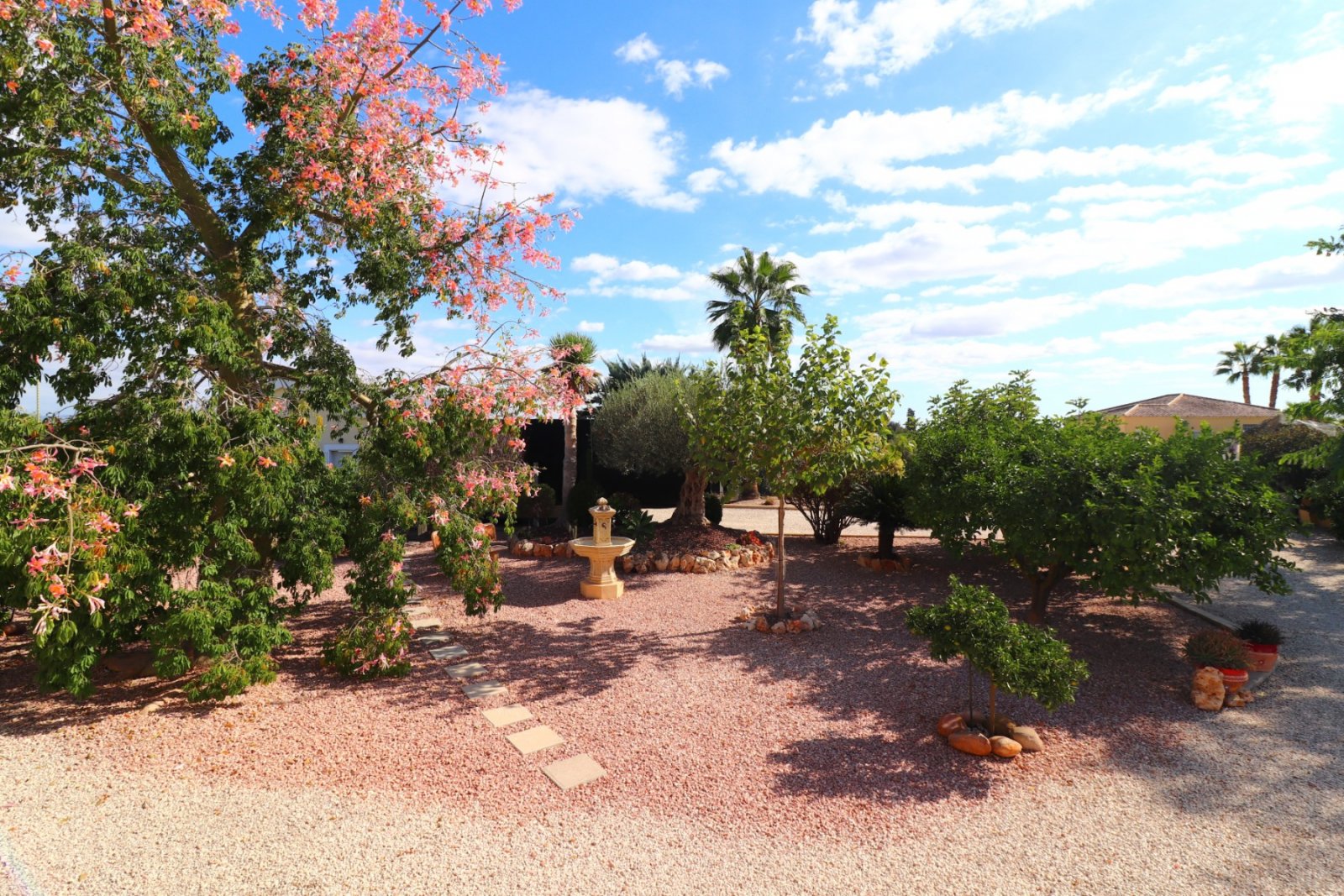   This South Facing, Three Bedroom, Detached Country Villa in La Campaneta is located amongst beautiful citrus groves with a stunning mountain back...