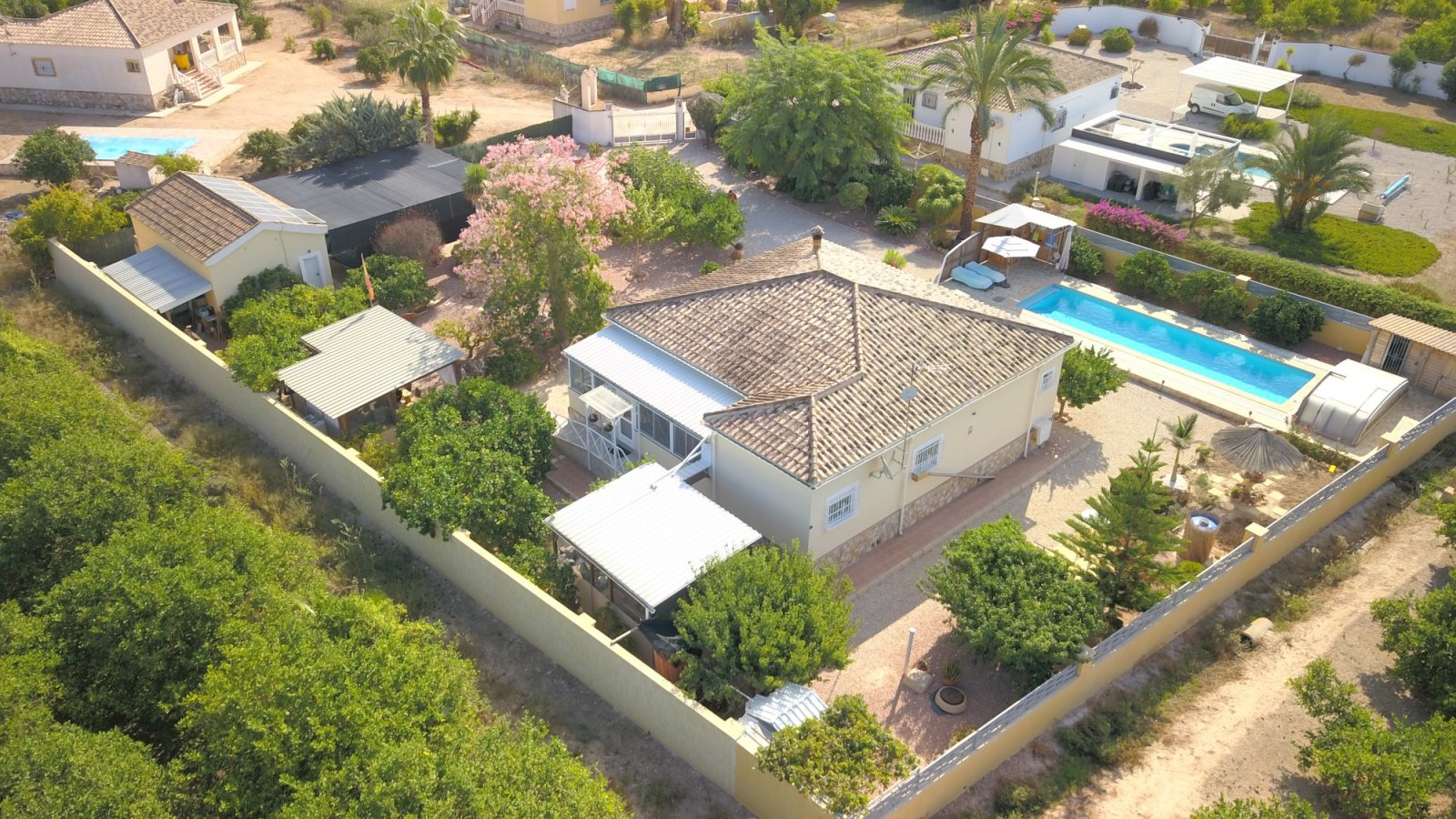   This South Facing, Three Bedroom, Detached Country Villa in La Campaneta is located amongst beautiful citrus groves with a stunning mountain back...