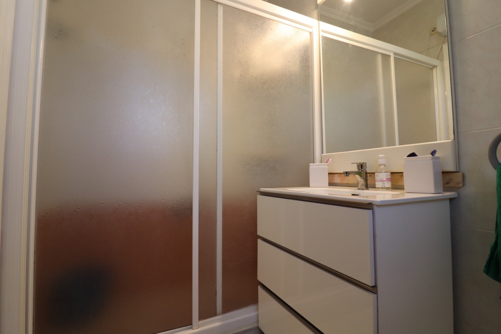   This Spacious, Four Bedroom, Detached Villa in Lomas de la Juliana is located in a prominent position close to La Finca 5* Hotel, Spa and Golf Re...