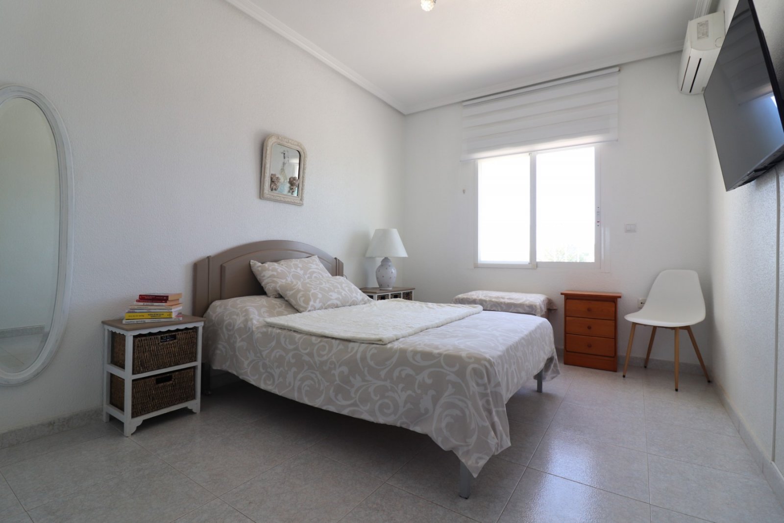  This Spacious, Four Bedroom, Detached Villa in Lomas de la Juliana is located in a prominent position close to La Finca 5* Hotel, Spa and Golf Re...