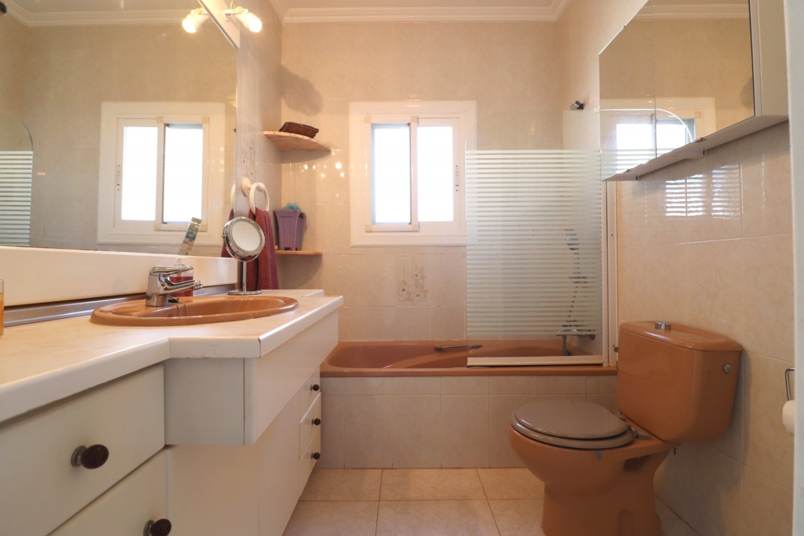   This Spacious, Four Bedroom, Detached Villa in Lomas de la Juliana is located in a prominent position close to La Finca 5* Hotel, Spa and Golf Re...