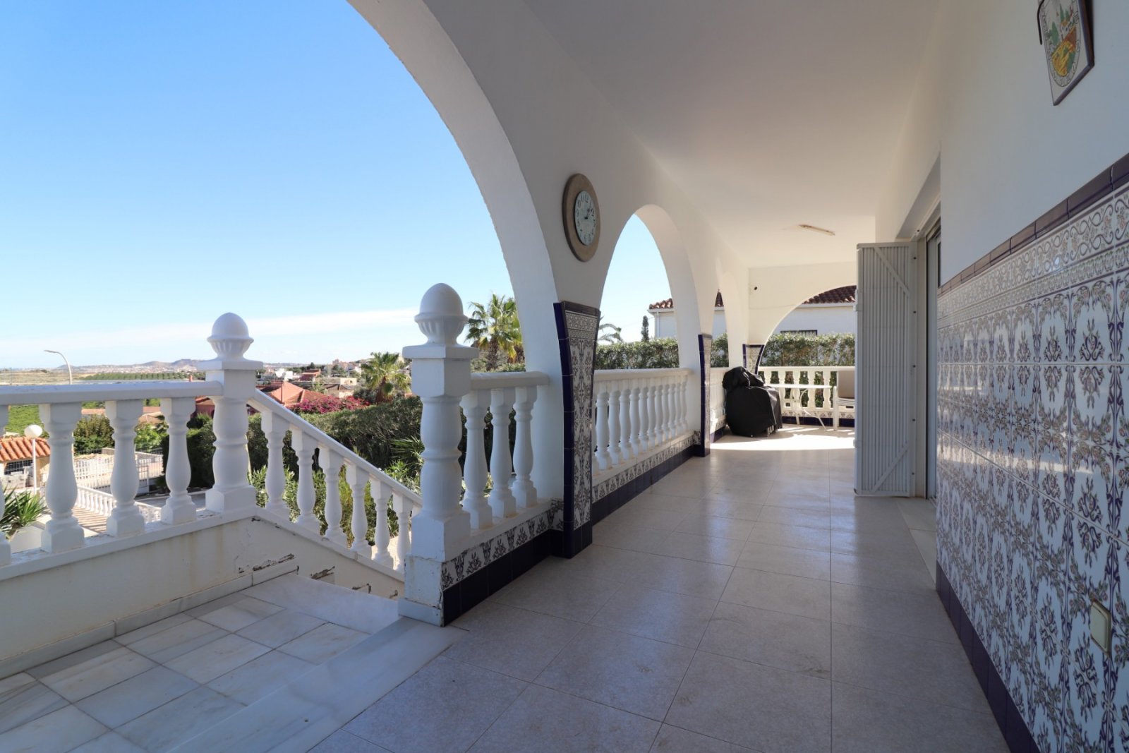   This Spacious, Four Bedroom, Detached Villa in Lomas de la Juliana is located in a prominent position close to La Finca 5* Hotel, Spa and Golf Re...