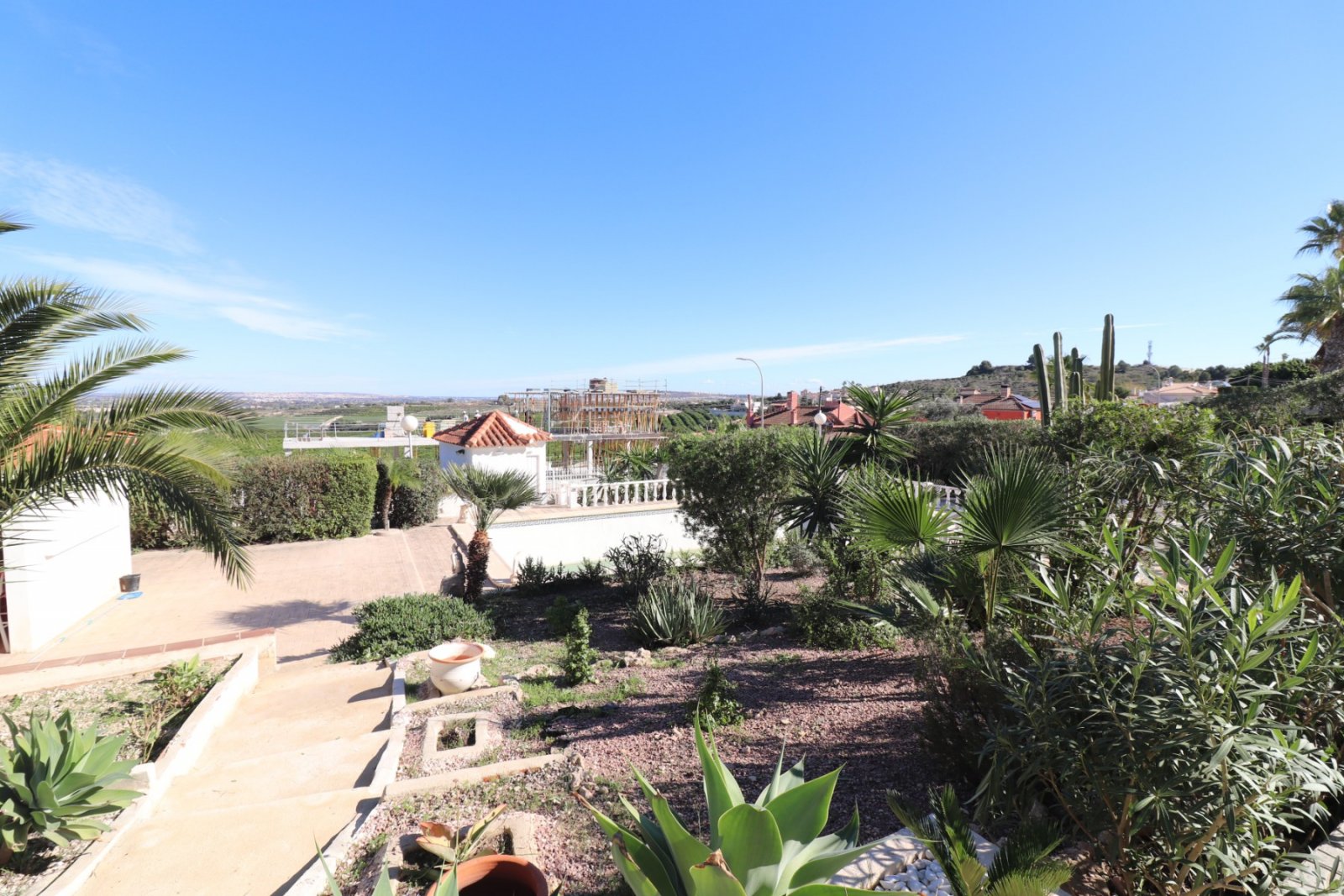   This Spacious, Four Bedroom, Detached Villa in Lomas de la Juliana is located in a prominent position close to La Finca 5* Hotel, Spa and Golf Re...