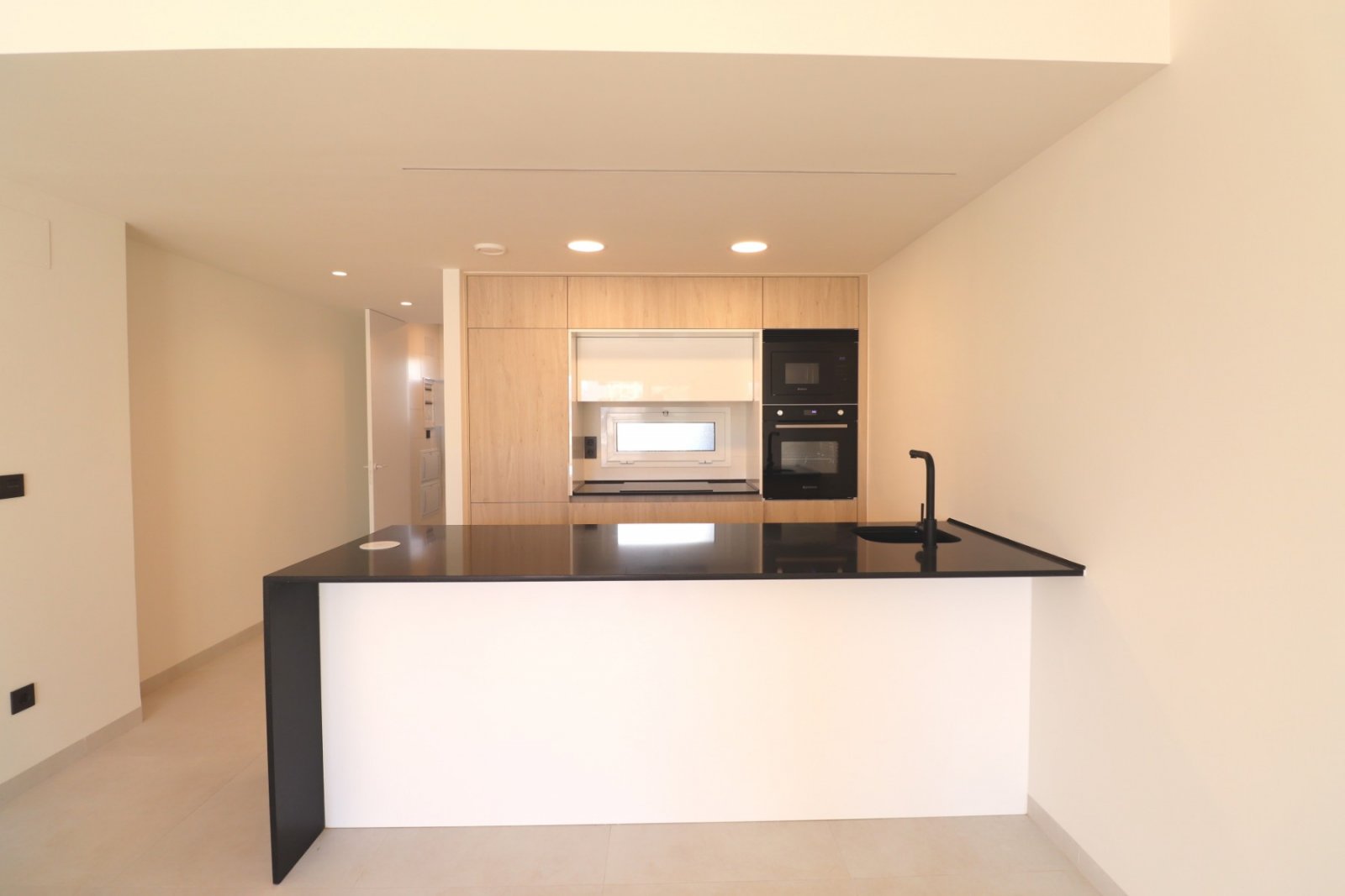   This South Facing Two Bedroom Ground Floor Apartment in Benijofar, is located in a desirable and modern residential area, just a five-minute driv...