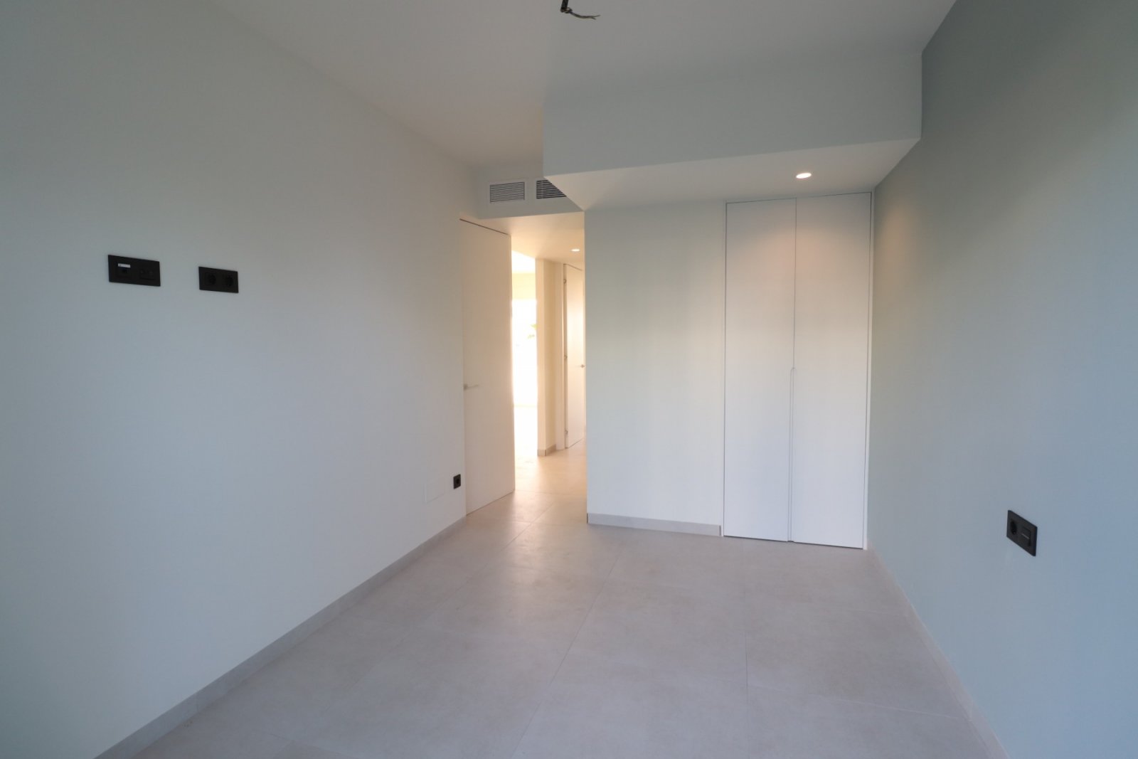   This South Facing Two Bedroom Ground Floor Apartment in Benijofar, is located in a desirable and modern residential area, just a five-minute driv...