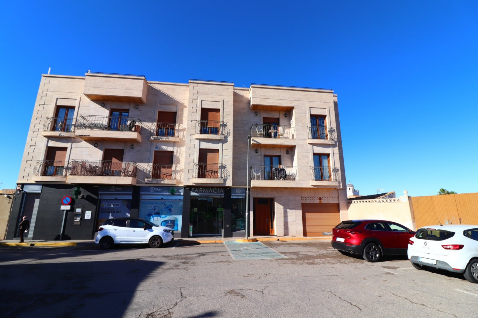   This East Facing, Two Bedroom, Top Floor Apartment in Benijofar, is located central to all amenities this buzzing town has to offer, including a ...